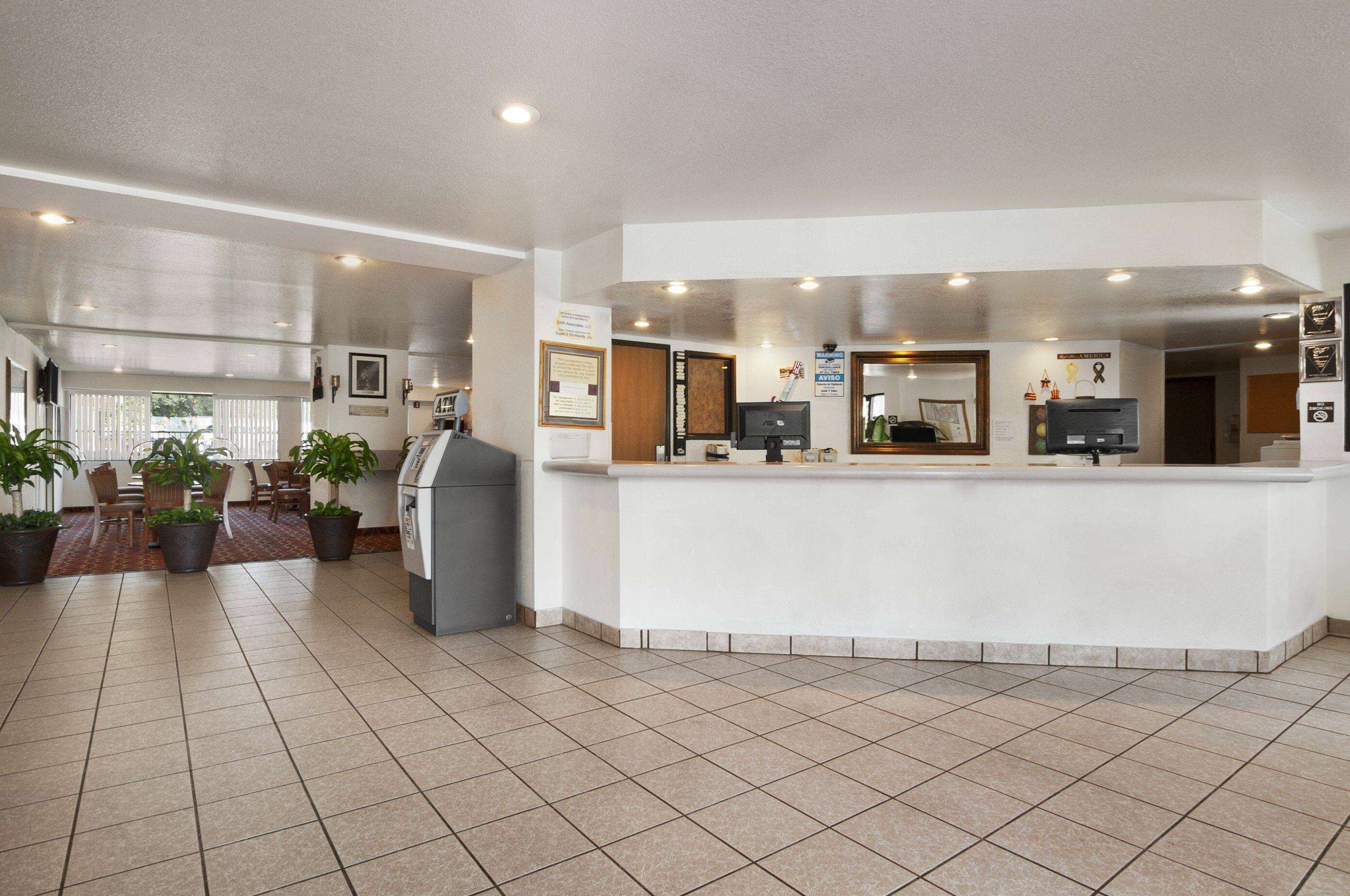 Lobby | Super 8 by Wyndham Austin North/University Area