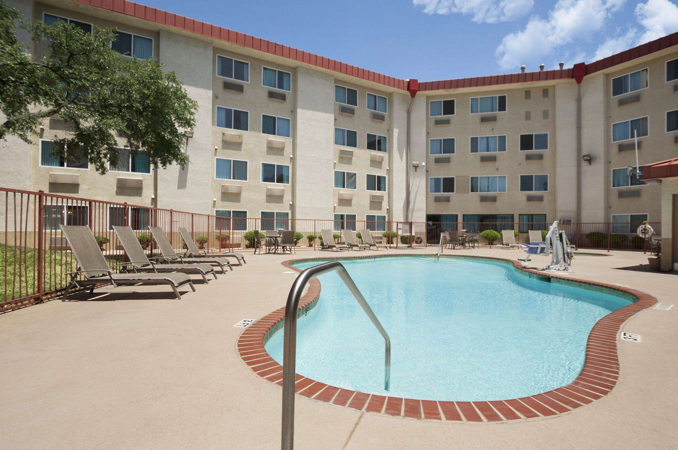 Pool | Super 8 by Wyndham Austin North/University Area