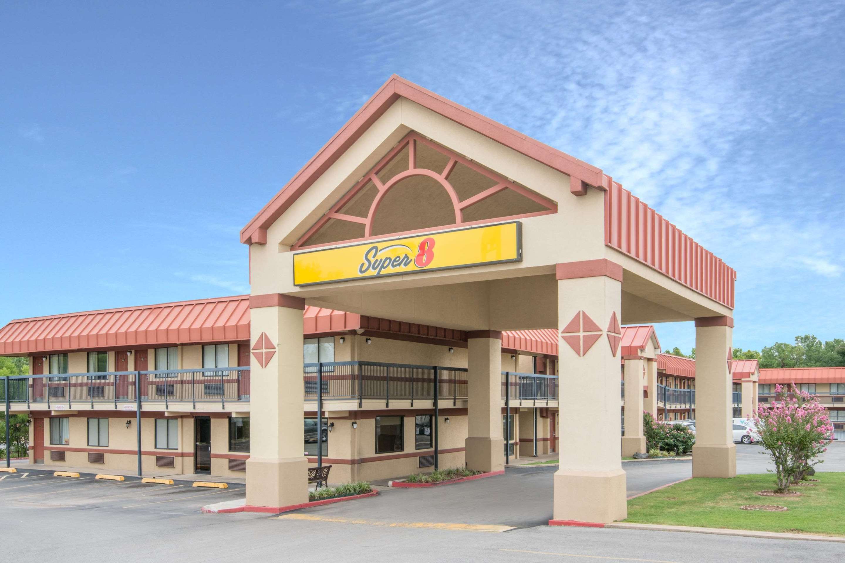Exterior | Super 8 by Wyndham Tulsa