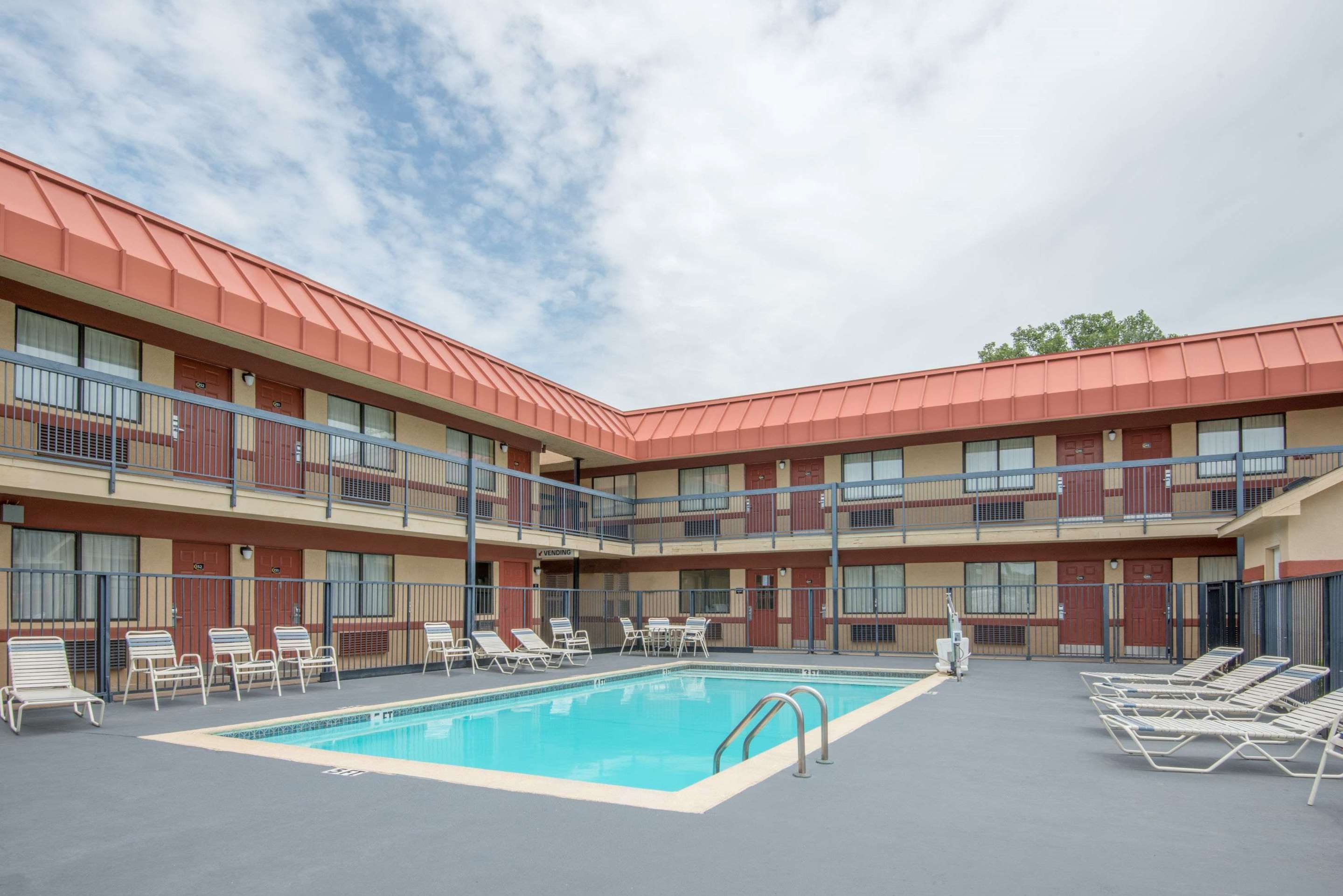 Pool | Super 8 by Wyndham Tulsa