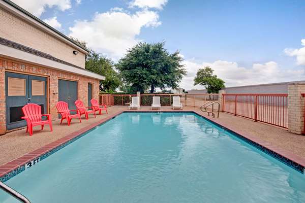 Pool - Super 8 Motel Southwest Arlington