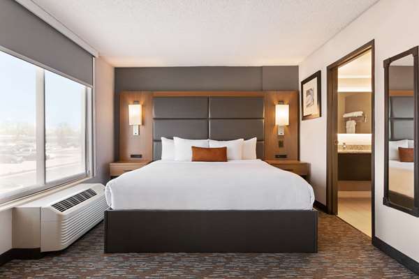 Suite - Wingate by Wyndham Hotel Blue Ash - I-71, Exit 15