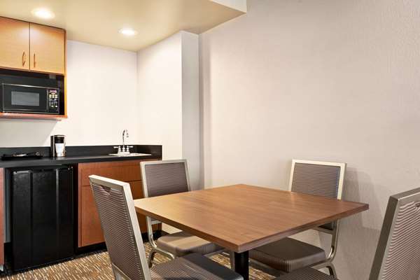 Suite - Wingate by Wyndham Hotel Blue Ash - I-71, Exit 15