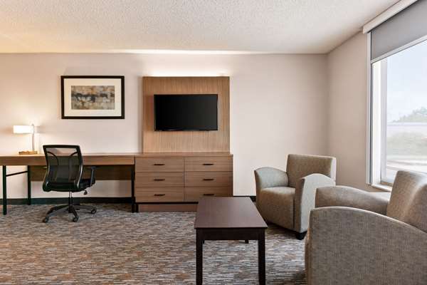 Suite - Wingate by Wyndham Hotel Blue Ash - I-71, Exit 15