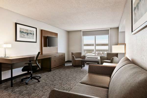 Suite - Wingate by Wyndham Hotel Blue Ash - I-71, Exit 15