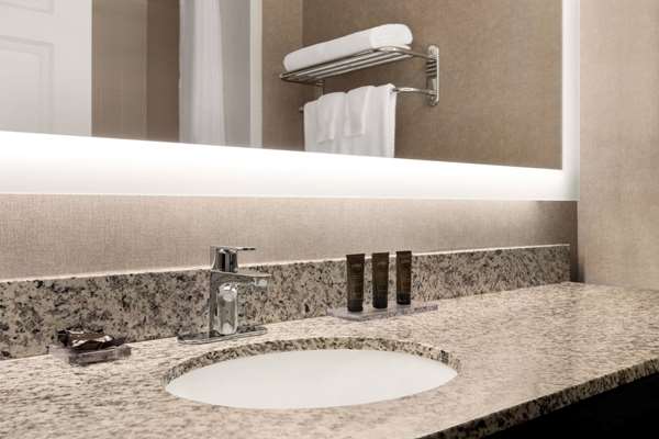 Suite - Wingate by Wyndham Hotel Blue Ash - I-71, Exit 15