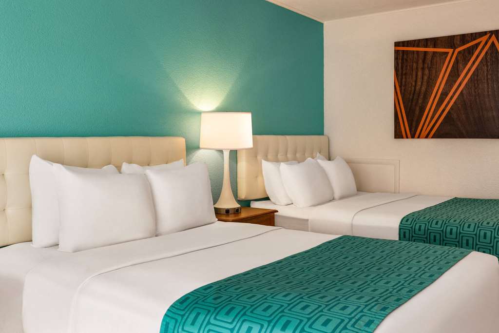 HOWARD JOHNSON BY WYNDHAM, OCEAN CI-guestroom-Guest Room,On-Site.jpg
