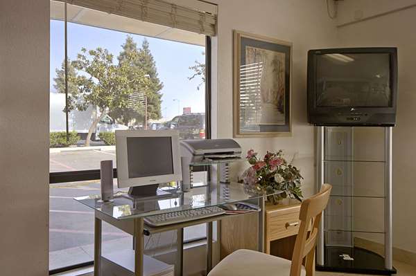 Conference Area - Days Inn Southeast Fresno
