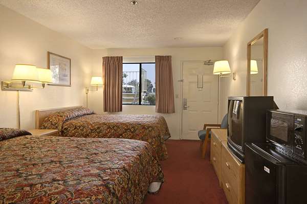  - Days Inn Southeast Fresno