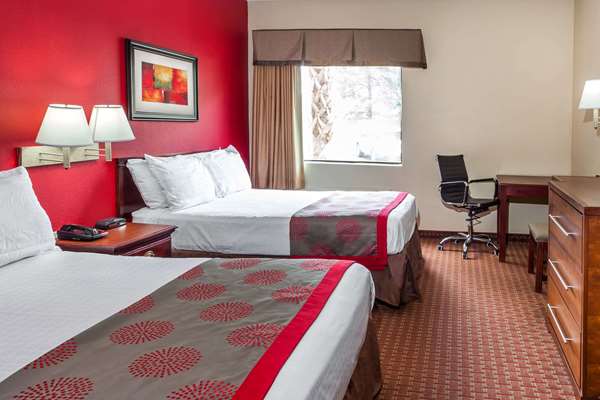  - Ramada Limited Hotel Locust Grove - I-75, Exit 212