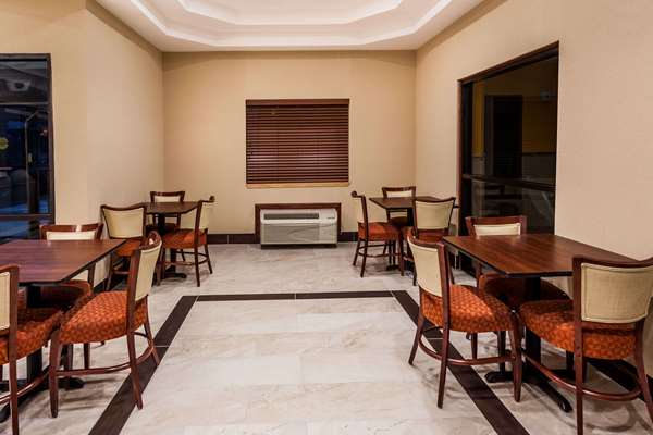  - Ramada Limited Hotel Locust Grove - I-75, Exit 212