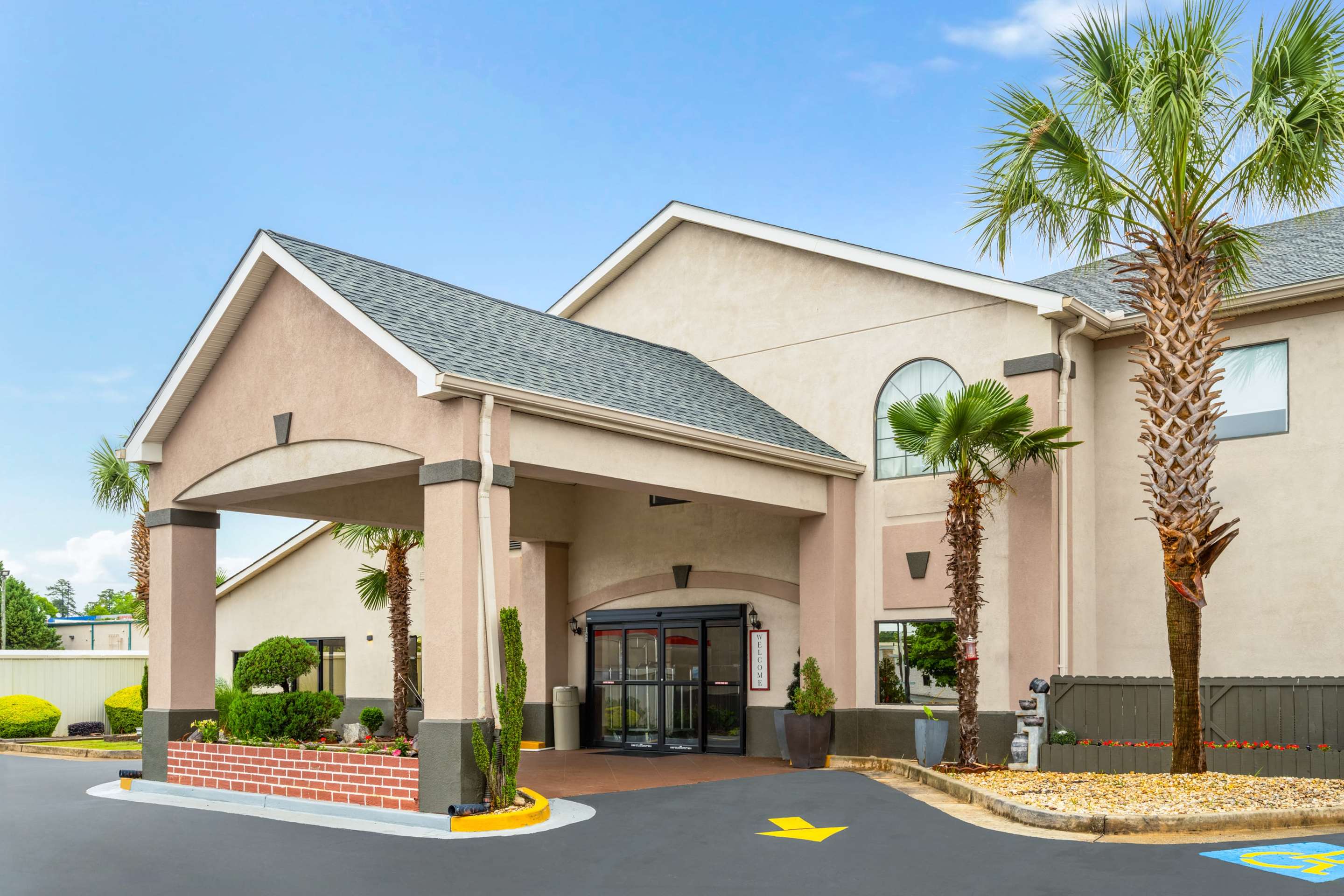 Exterior | Ramada by Wyndham Locust Grove