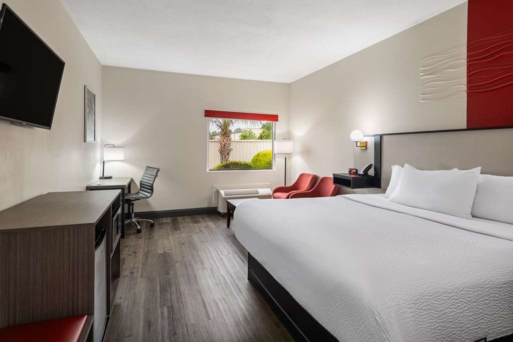 RAMADA BY WYNDHAM LOCUST GROVE-guestroom-Guest Room,On-Site.jpg