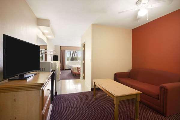 Suite - Super 8 Hotel Marana - I-10, Exit 246