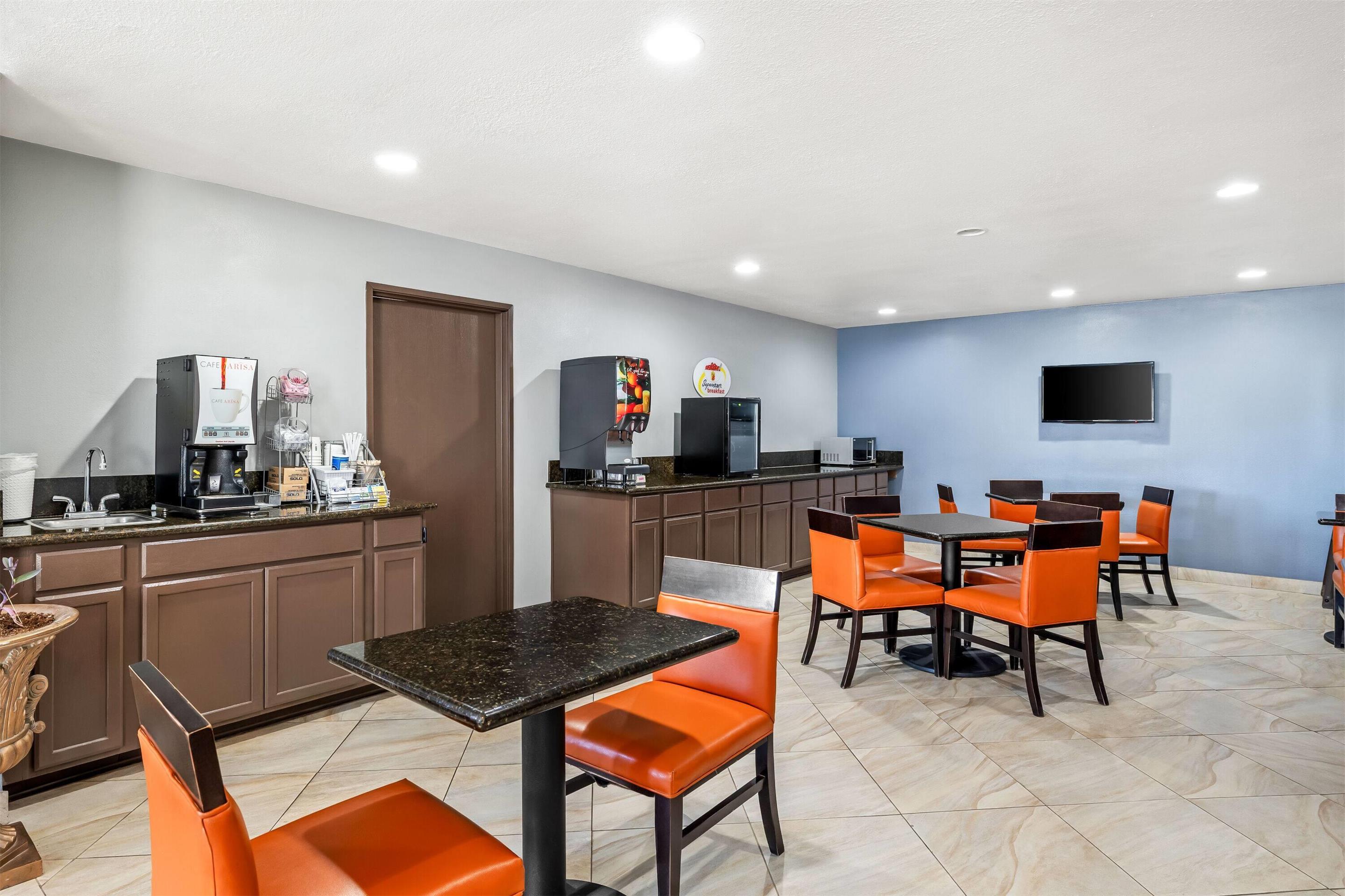 Breakfast Area | Super 8 by Wyndham Marana/Tucson Area
