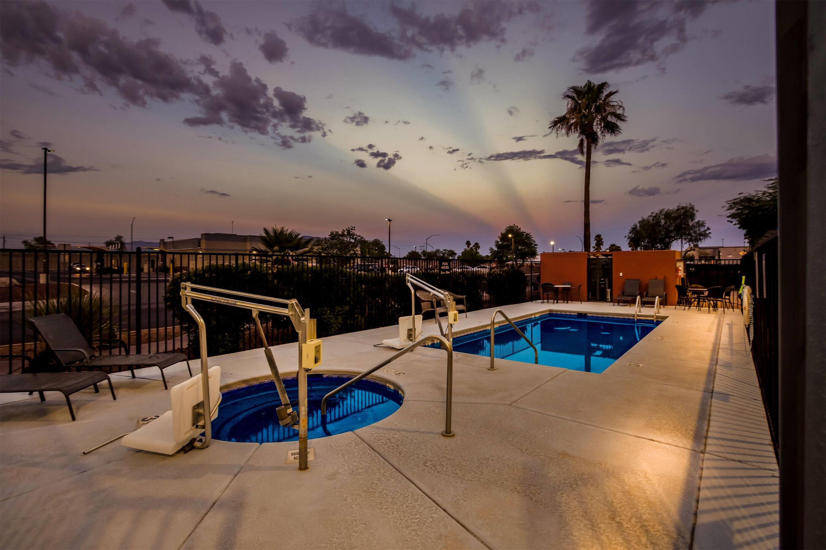 Pool | Super 8 by Wyndham Marana/Tucson Area