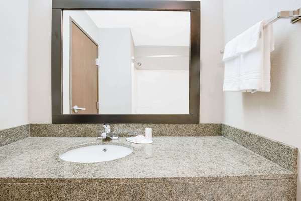  - Super 8 Hotel Monett