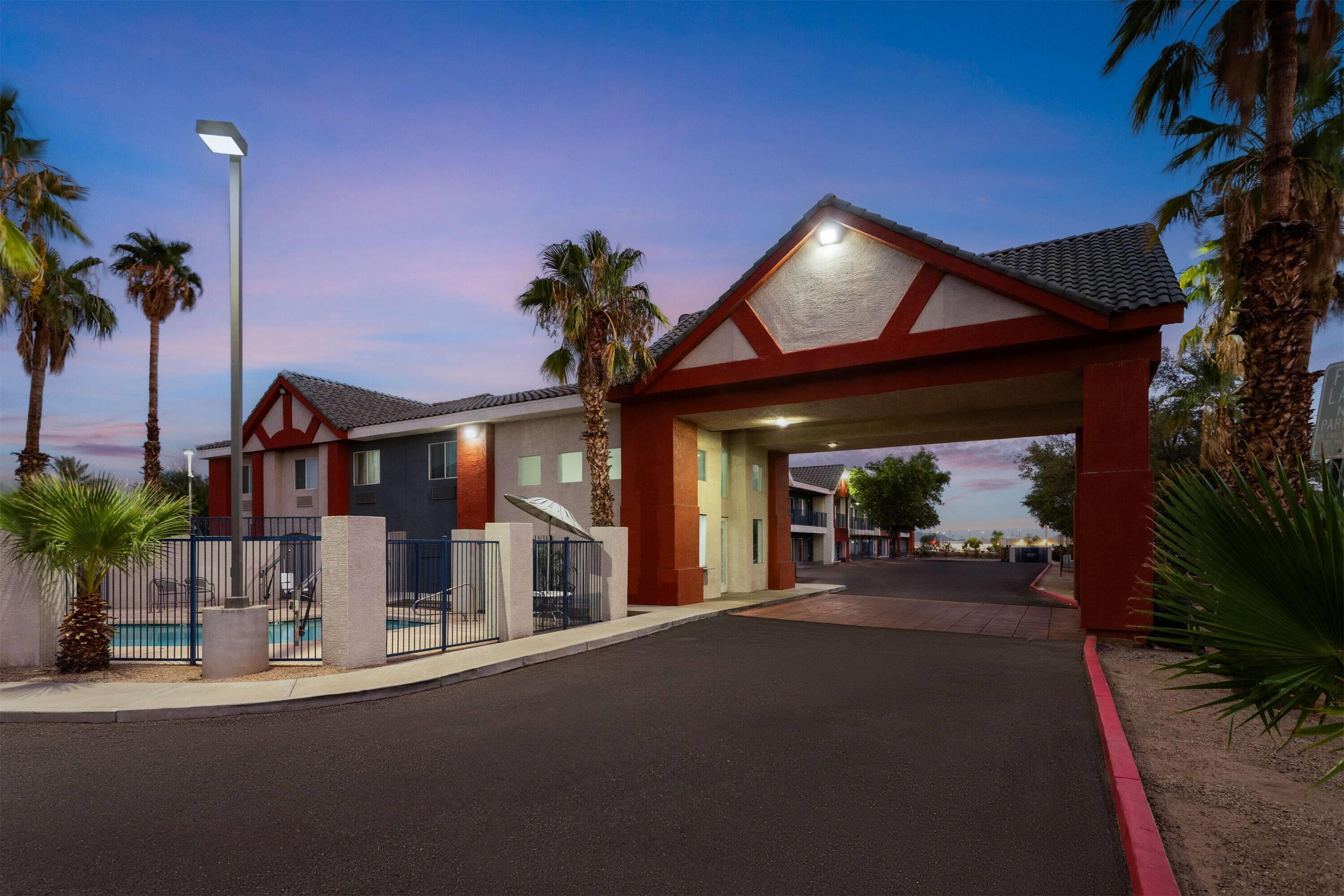 Exterior | Days Inn by Wyndham Phoenix West