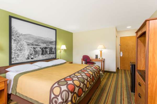  - Super 8 Motel Bedford