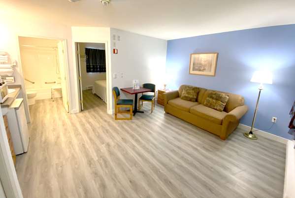  - Super 8 Motel Sicamous