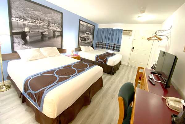 - Super 8 Motel Sicamous