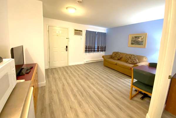  - Super 8 Motel Sicamous