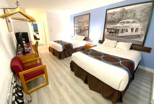  - Super 8 Motel Sicamous