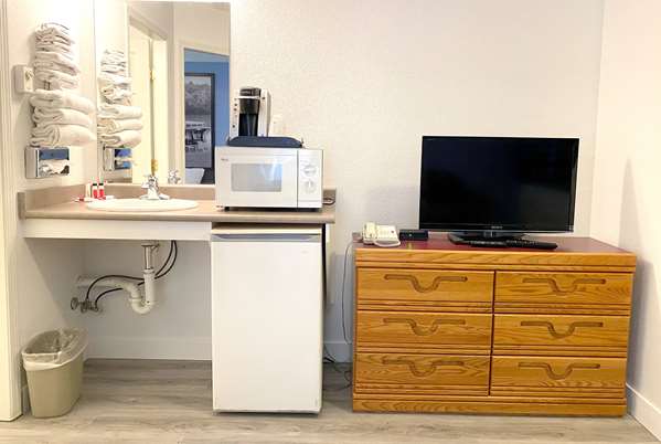  - Super 8 Motel Sicamous