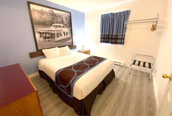  - Super 8 Motel Sicamous