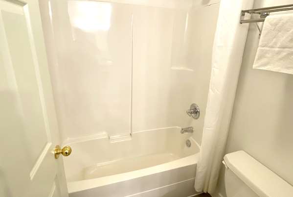  - Super 8 Motel Sicamous