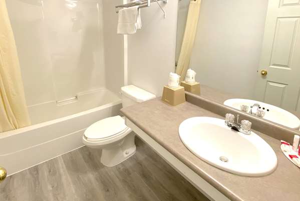  - Super 8 Motel Sicamous