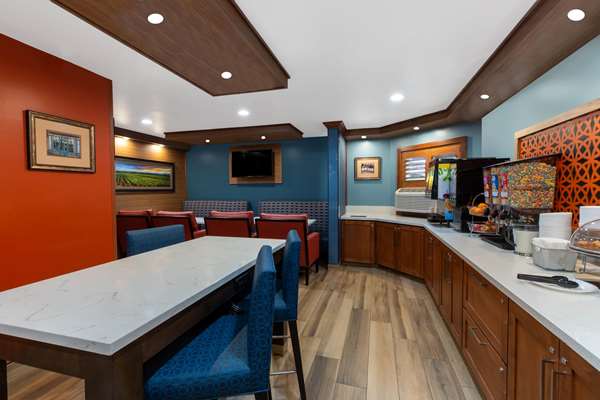  - Hotel Vinea Travelodge Healdsburg - US 101, Exit 505