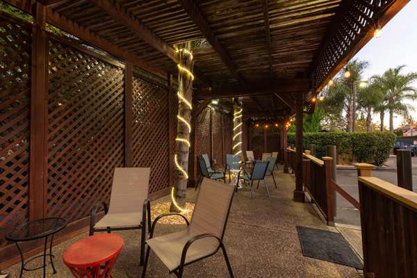  - Hotel Vinea Travelodge Healdsburg - US 101, Exit 505