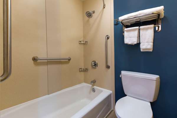  - Hotel Vinea Travelodge Healdsburg - US 101, Exit 505