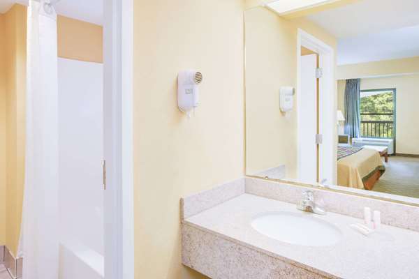  - Super 8 Hotel D'Iberville - I-110, Exit 2