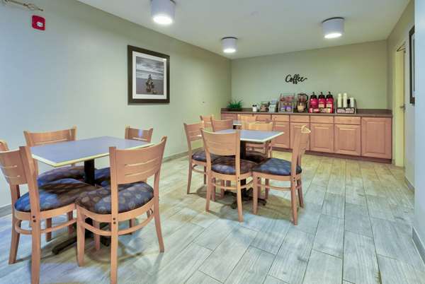  - Super 8 Hotel D'Iberville - I-110, Exit 2