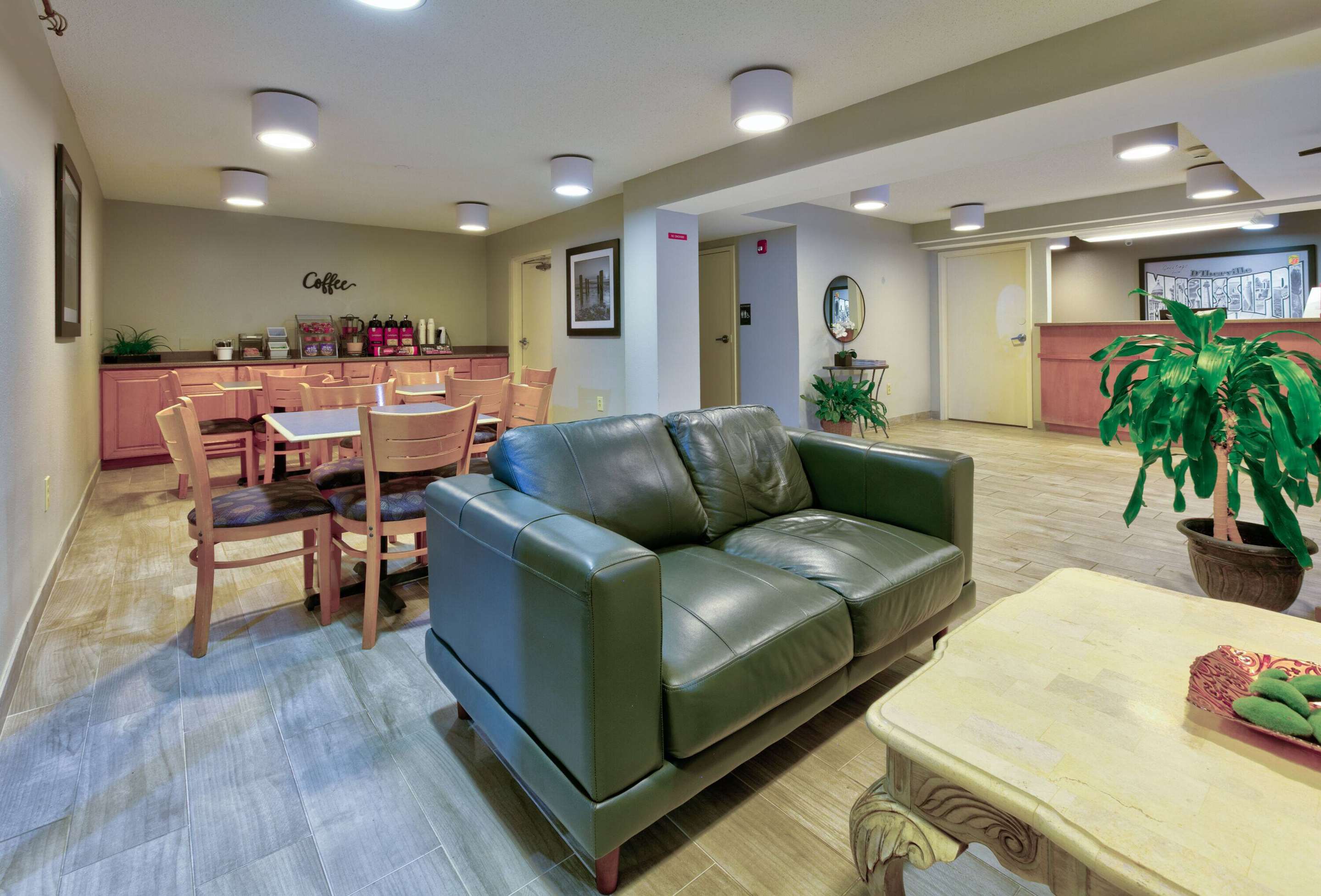 Lobby | Super 8 by Wyndham Diberville Biloxi Area