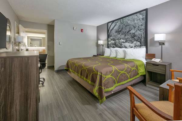  - Super 8 Hotel D'Iberville - I-110, Exit 2