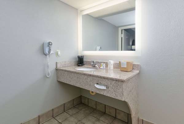  - Super 8 Hotel D'Iberville - I-110, Exit 2