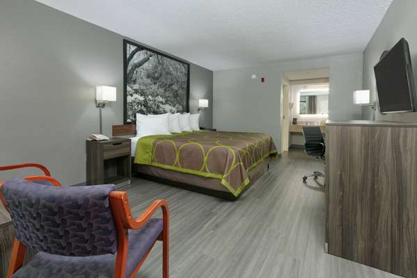  - Super 8 Hotel D'Iberville - I-110, Exit 2