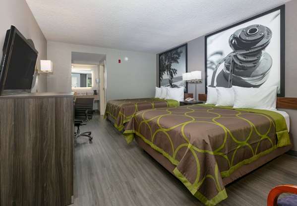  - Super 8 Hotel D'Iberville - I-110, Exit 2