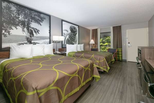  - Super 8 Hotel D'Iberville - I-110, Exit 2