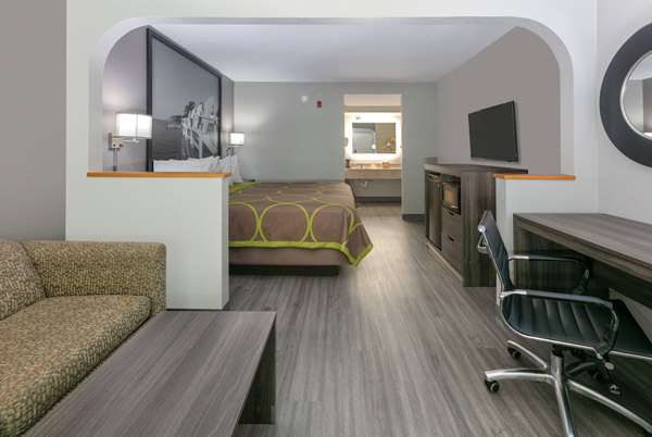 Suite - Super 8 Hotel D'Iberville - I-110, Exit 2