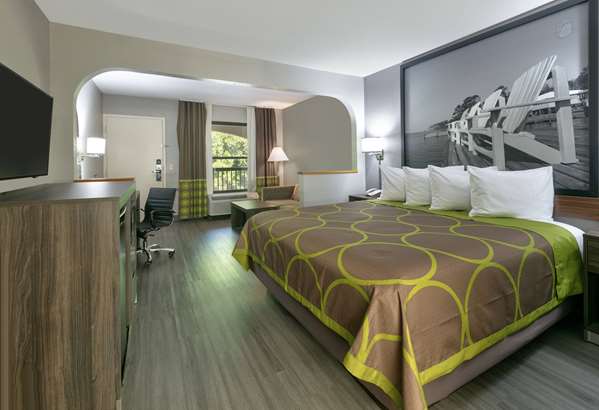 Suite - Super 8 Hotel D'Iberville - I-110, Exit 2