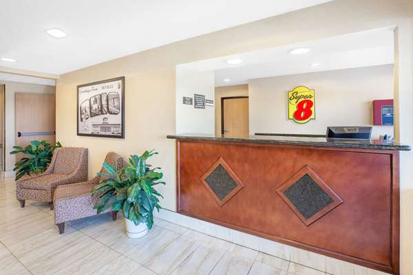  - Super 8 Hotel Seville - I-71, Exit 209