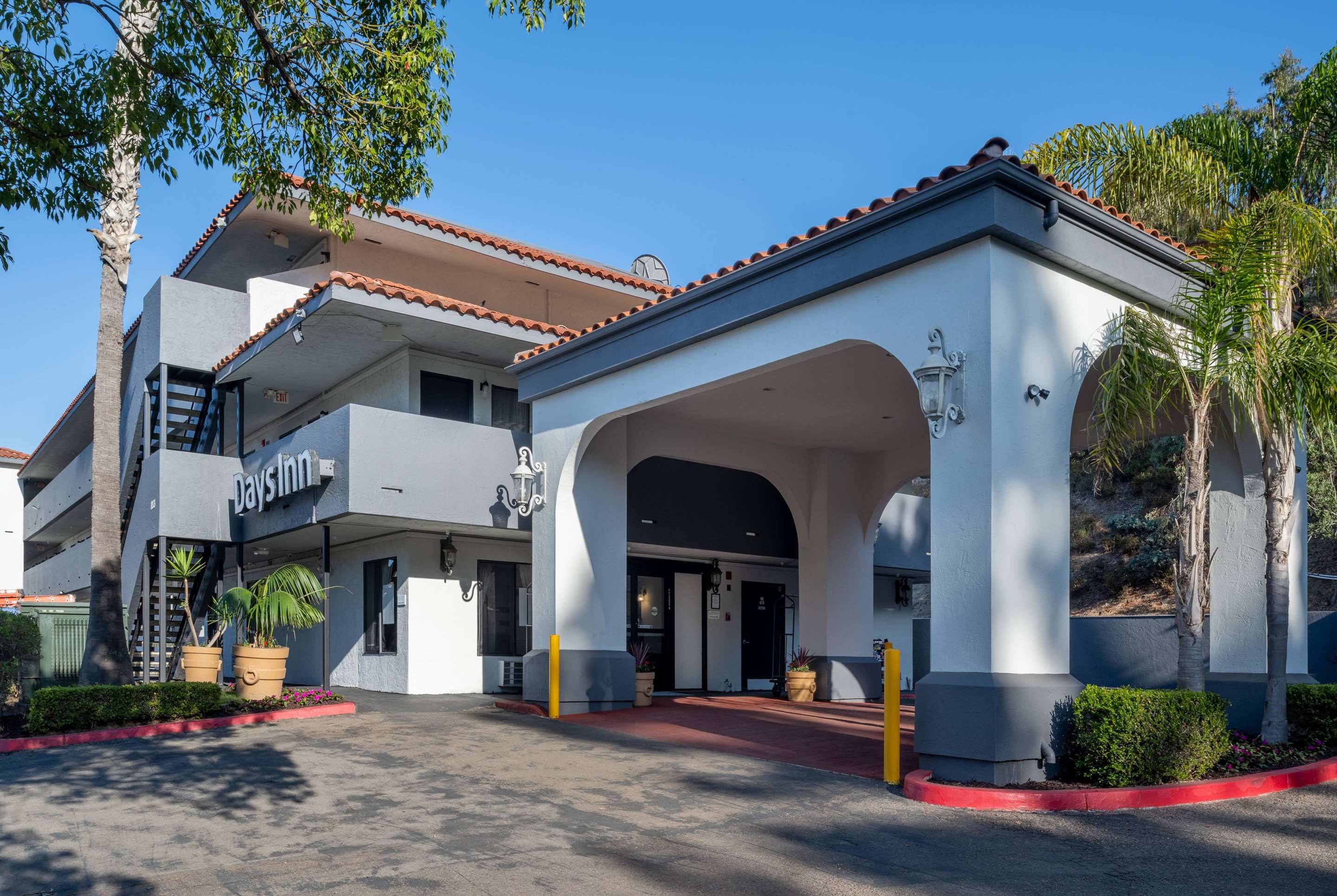Exterior | Days Inn by Wyndham Encinitas Moonlight Beach