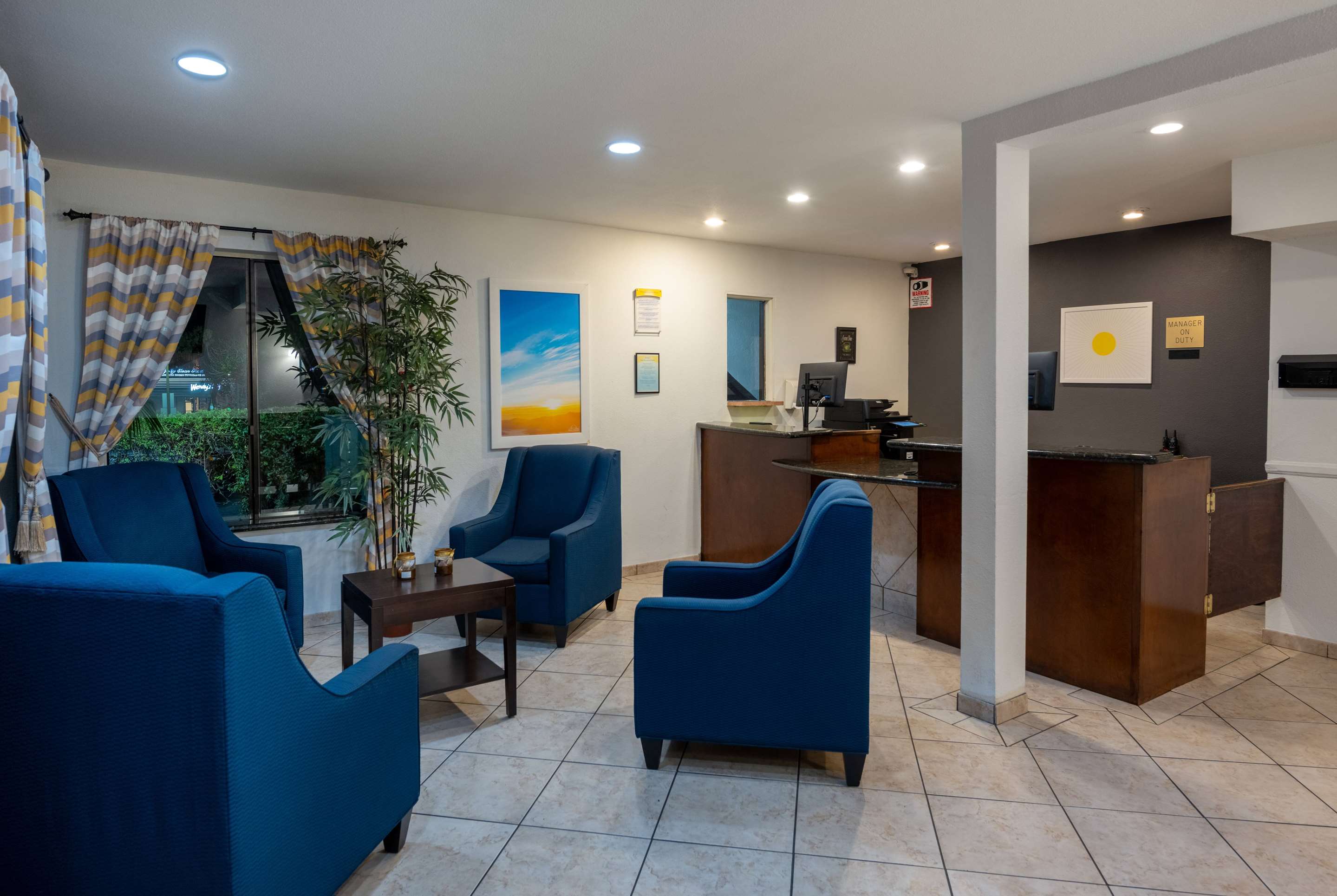 Lobby | Days Inn by Wyndham Encinitas Moonlight Beach