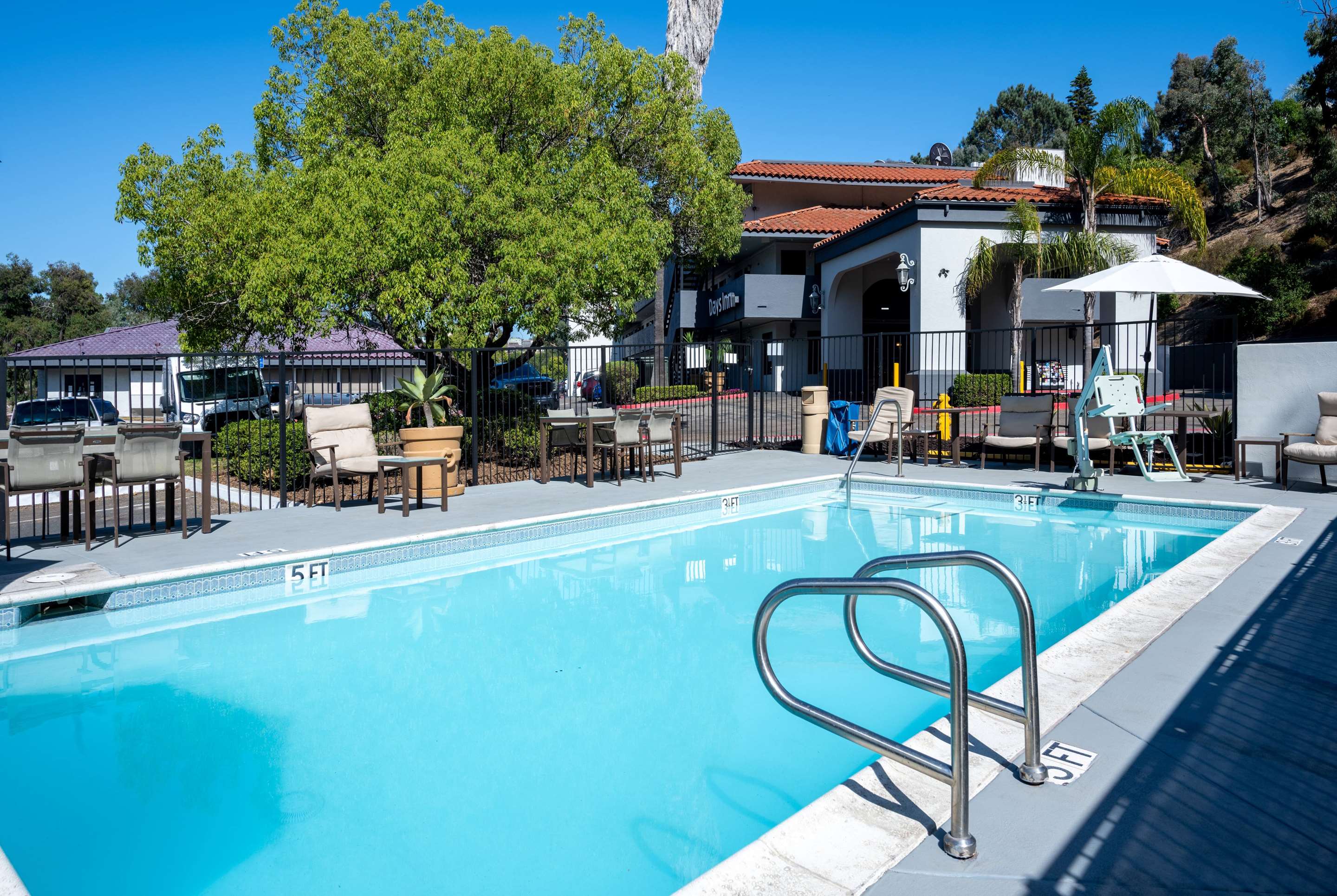Pool | Days Inn by Wyndham Encinitas Moonlight Beach