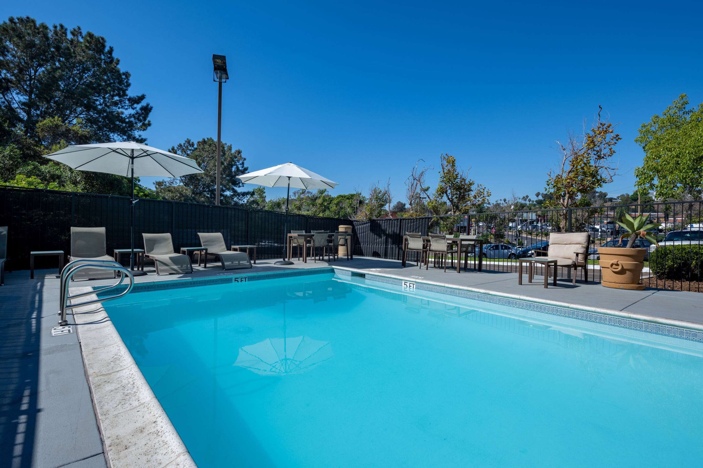 Pool | Days Inn by Wyndham Encinitas Moonlight Beach