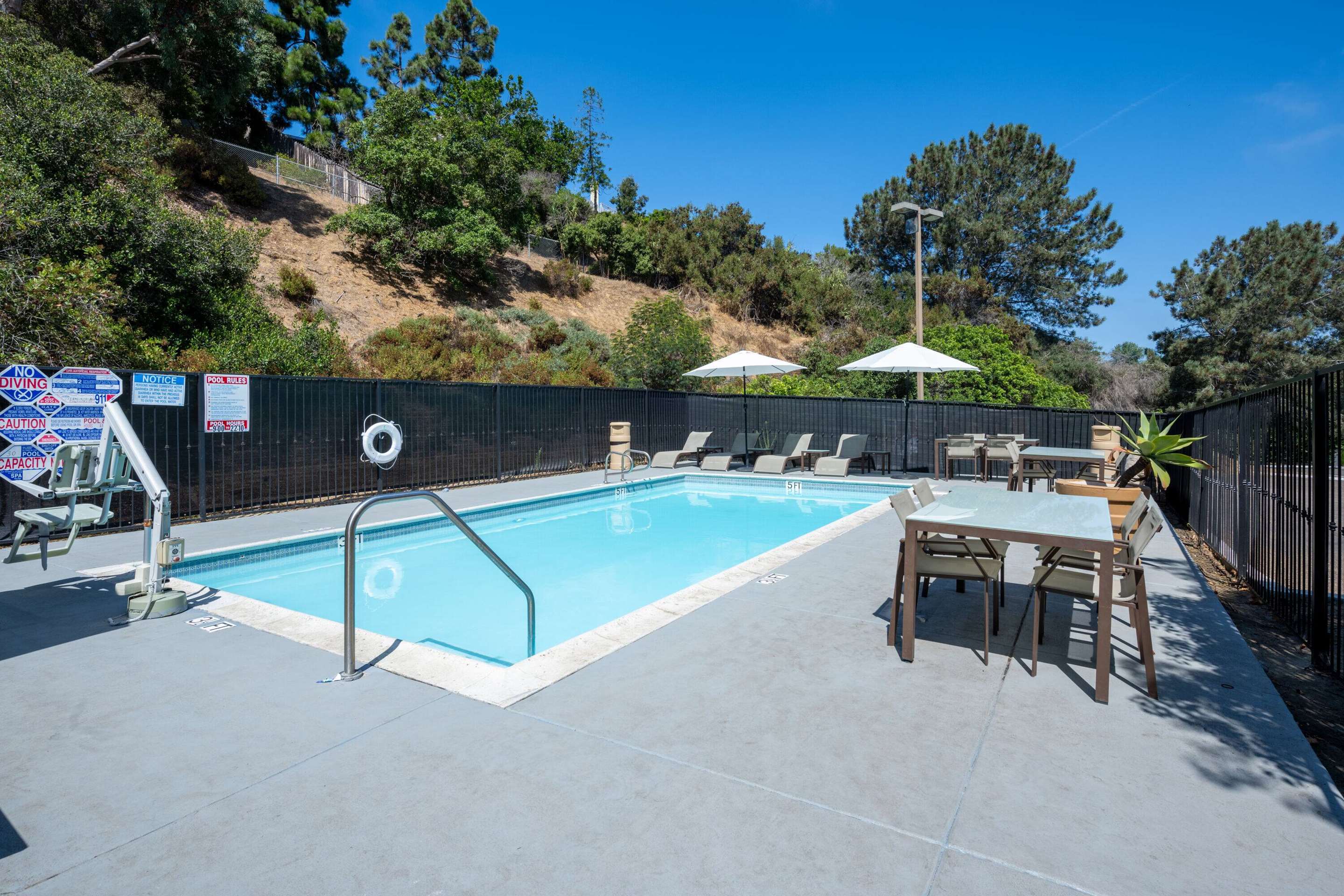 Pool | Days Inn by Wyndham Encinitas Moonlight Beach